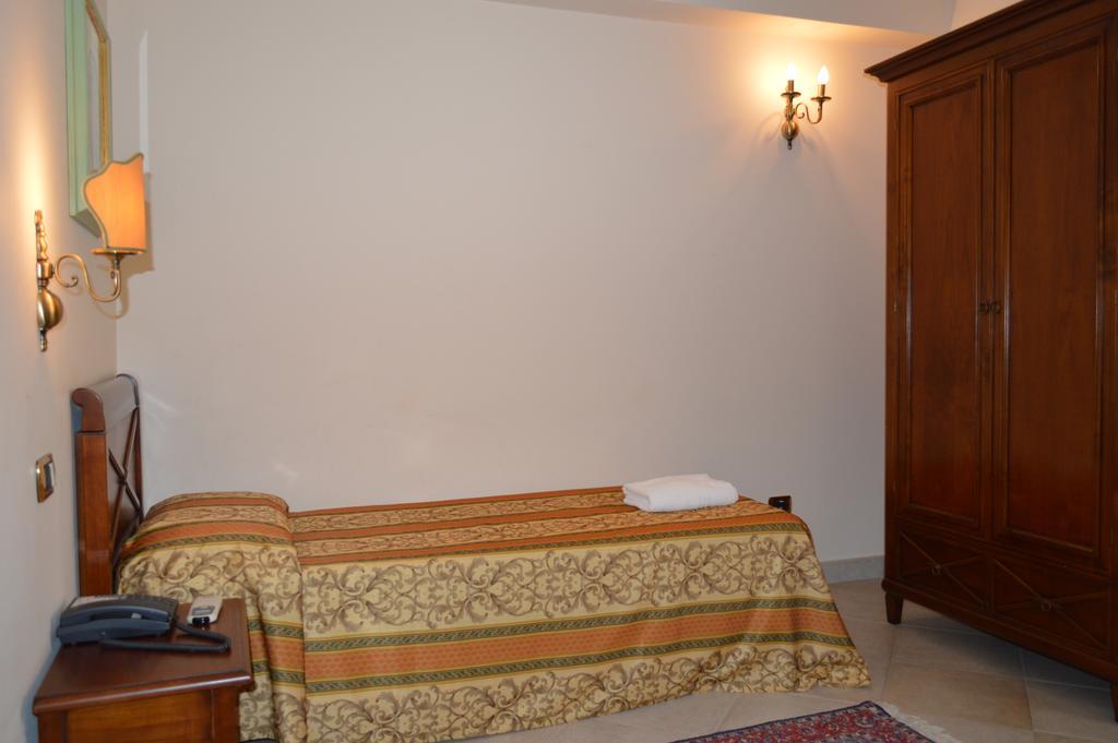 Hotel Delle Palme Falcone Zimmer foto