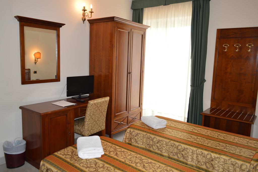 Hotel Delle Palme Falcone Zimmer foto