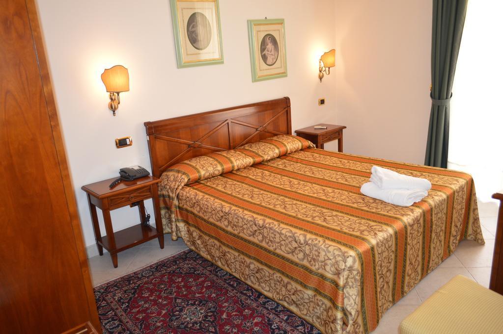 Hotel Delle Palme Falcone Zimmer foto