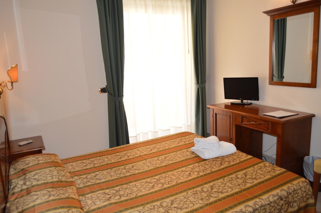 Hotel Delle Palme Falcone Zimmer foto